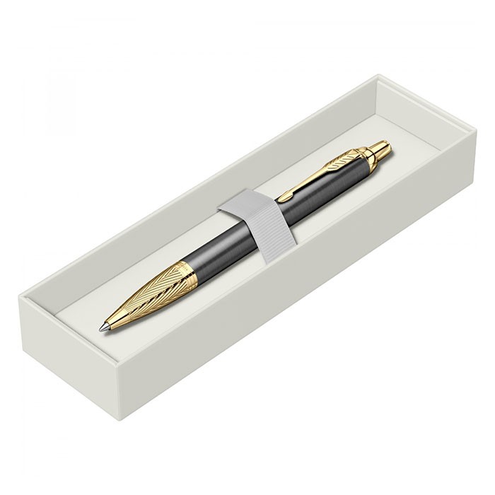 Pix-Parker-IM-Royal-Le-Pionners-gri-cu-accesorii-aurii